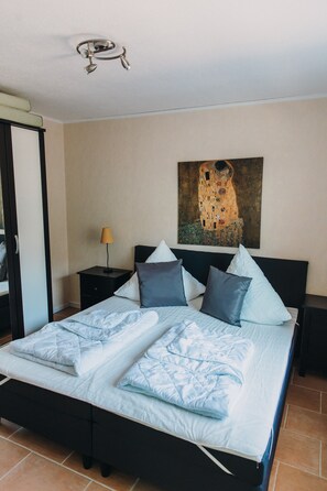 2 dormitorios, tabla de planchar con plancha, wifi gratis y ropa de cama