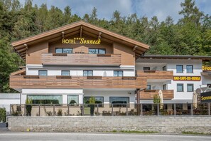 Exterior - Cosy Holiday Apartment "Sonneck" Near Many Hiking Trails with Mountain View & Wi-Fi (Natz/Schabs Südtirol)