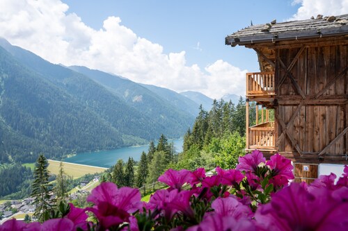 Charming Apartment “Panorama Raffeinhof” with Lake View, Balcony, Terrace & Garden