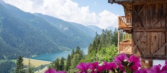 Charming Apartment “Panorama Raffeinhof” with Lake View, Balcony, Terrace & Garden
