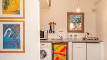 Fridge, oven, dishwasher, highchair