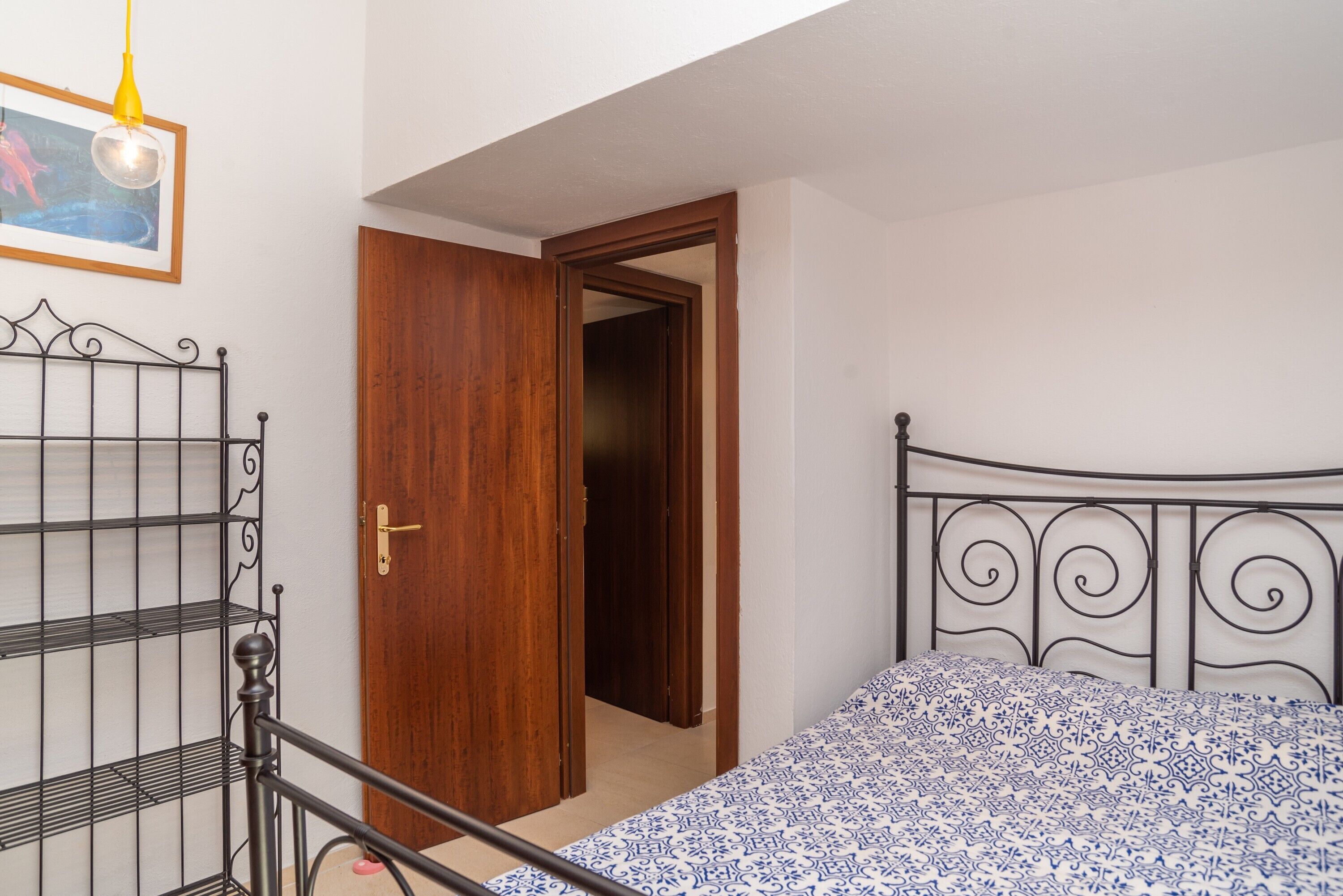 1 bedroom, bed sheets