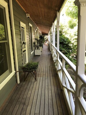 Terrace/patio - Healesville Garden Accommodation “RETREAT” (11 guests) (Healesville)
