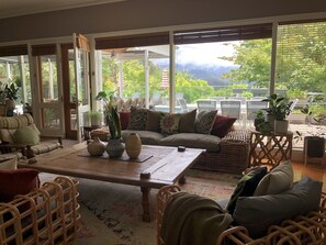 Smart TV, fireplace, DVD player, ping pong