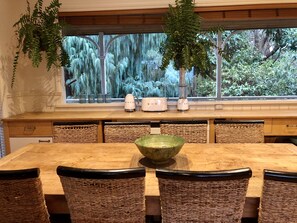 Dining - Healesville Garden Accommodation “RETREAT” (11 guests) (Healesville)