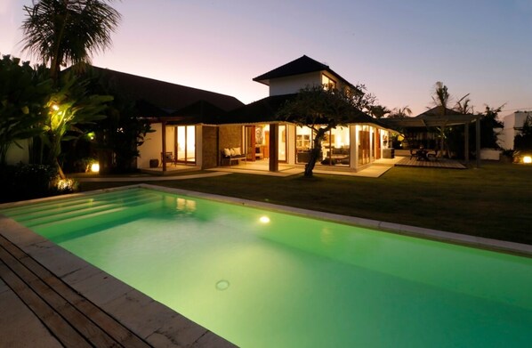 Vila, 3 kamar tidur, Boleh Merokok, teras | Kolam renang | Kolam renang outdoor