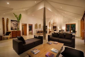 Villa, 3 soverom, røyk, terrasse | Oppholdsrom