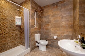 Apartment, 2 Bedrooms, Balcony, City View | Bathroom