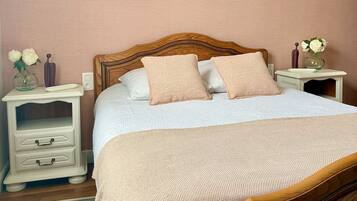 2 bedrooms, iron/ironing board, travel cot, free WiFi