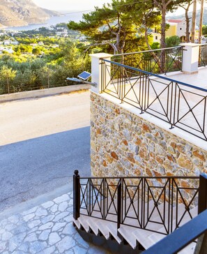 Property grounds - Fantasia Villas "Selene".




 (KALYMNOS)