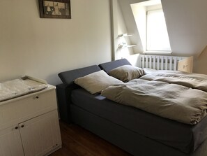 3 chambres, lit de bébé portatif, Wi-Fi, literie fournie