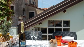 Unclassified image, 3 of 36, button - Loft With Terrace 10 Minutes From S Marco (Venice)