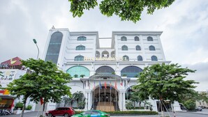 A large, white building with a central entrance and multiple windows. - Hai Yen Luxury Hotel (Cam Pha)
