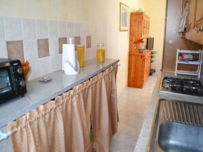 Maison, 2 chambres, balcon, vue sur la ville | Cuisine privée