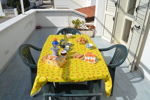 House, 2 Bedrooms, Balcony, City View | Outdoor dining - Central Holiday Home With Terrace And Garden, Parking Available (Melendugno)