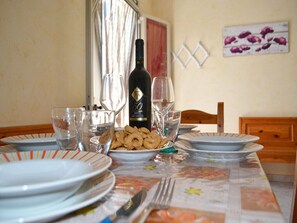 Ferienhaus, 2 Schlafzimmer, Balkon, Stadtblick | Speisen