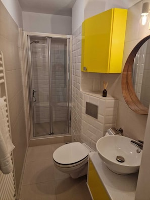 Apartment, 2 Bedrooms, City View | Bathroom