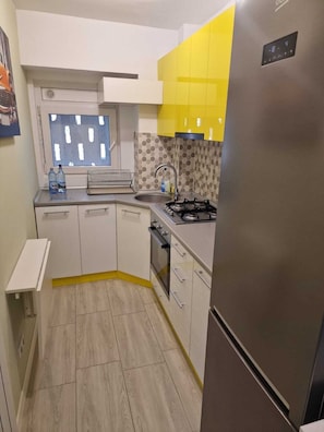 Apartment, 2 Bedrooms, City View | Private kitchen