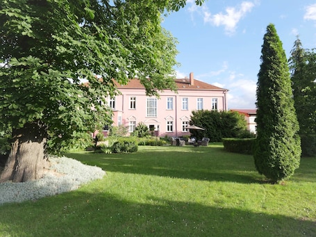 Exterior. Zimmer Ludwigslust - Schlosshotel Groß Köthel