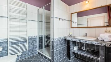 Dusche, Seife, Toilettenpapier