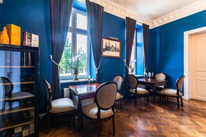 Unclassified image, 5 of 52, button