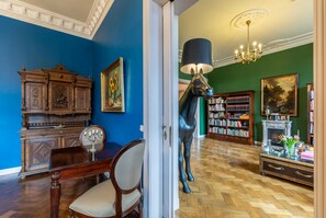 Unclassified image, 4 of 52, button