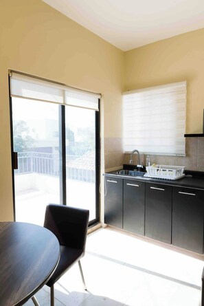 Apartment, 1 Bedroom, Smoking, City View | Dining