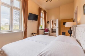 1 bedroom, desk - Zimmer Röbel - Schlosshotel Groß Köthel (Hohen-Demzin)