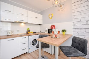 Studio, 1 Bedroom, City View | Interior