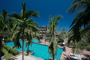 Pool - Studio Ocean Front Partial Seaviewpool View (Phuket)