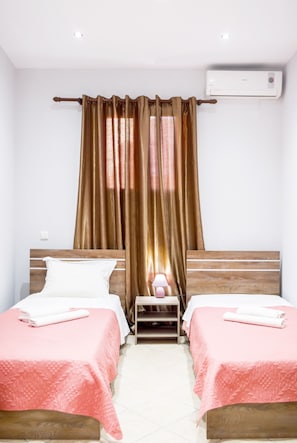 4 chambres, fer et planche à repasser, accès au Wi-Fi (inclus)