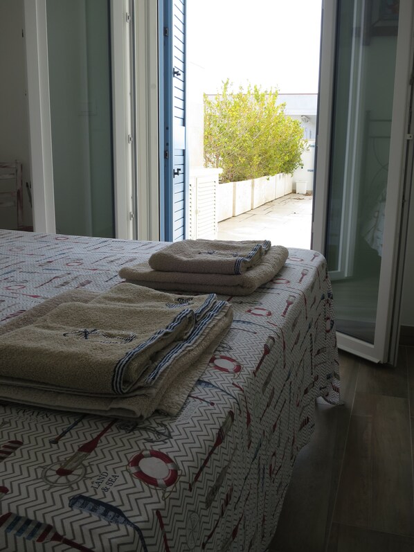 2 Schlafzimmer, Reisekinderbett, kostenloses WLAN, Bettwäsche