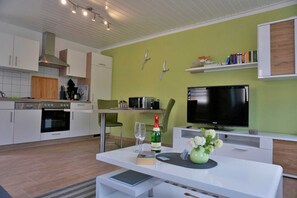 Kühlschrank, Mikrowelle, Ofen, Geschirrspüler