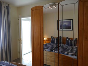 2 bedrooms, in-room safe, WiFi, bed sheets