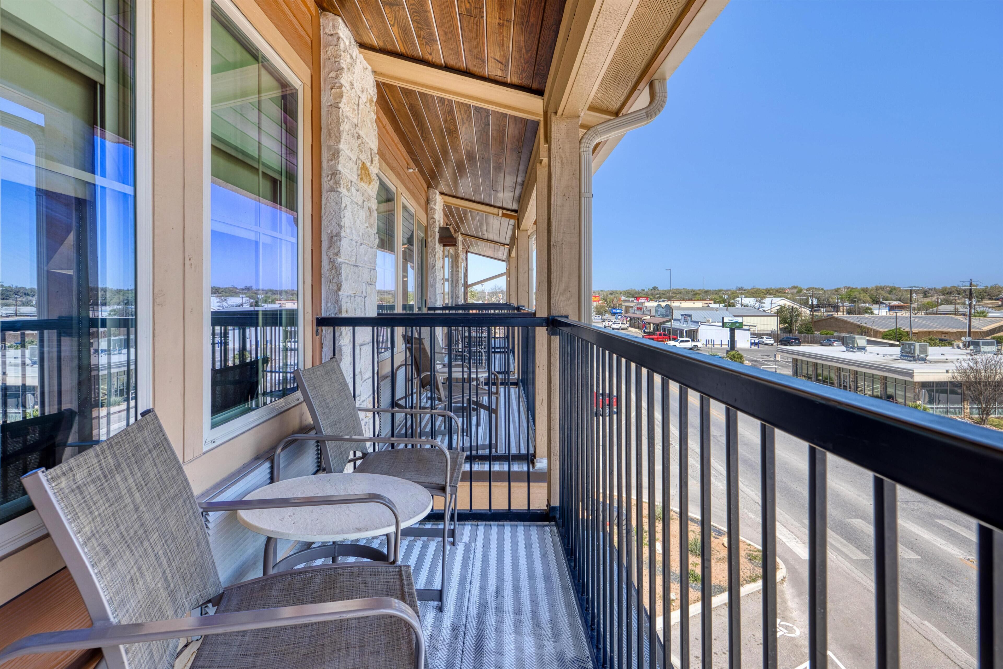 Luxe beddengoed, een bureau, een laptopwerkplek, gratis wifi