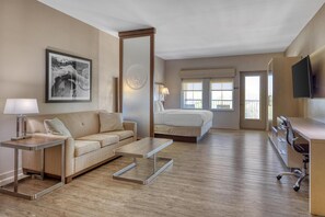Premium bedding, desk, laptop workspace, free WiFi - Best Western Bandera Suites & Saloon (Bandera)