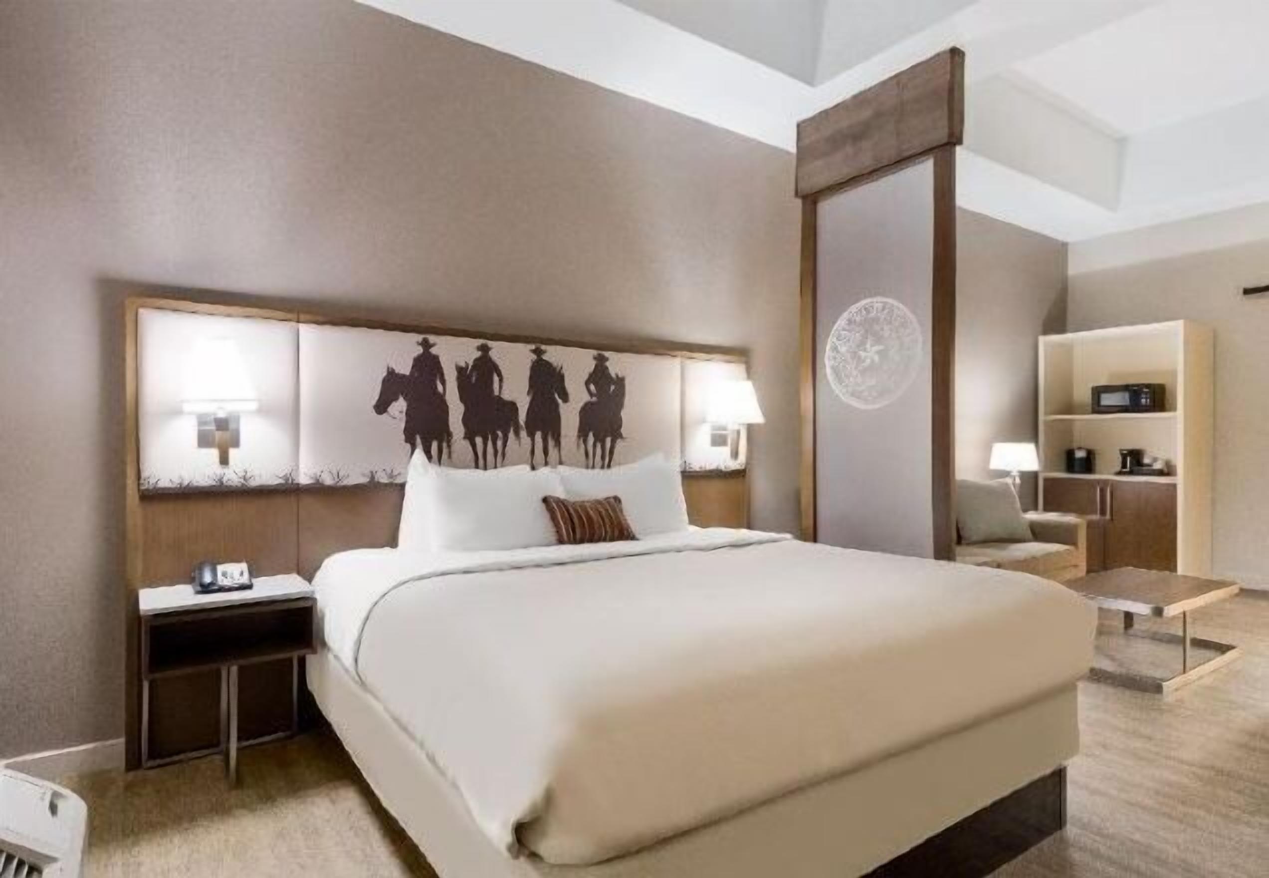 Peralatan tempat tidur premium, meja, ruang kerja komputer riba 