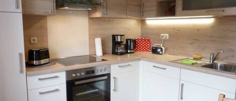 Fridge, oven, dishwasher, coffee/tea maker