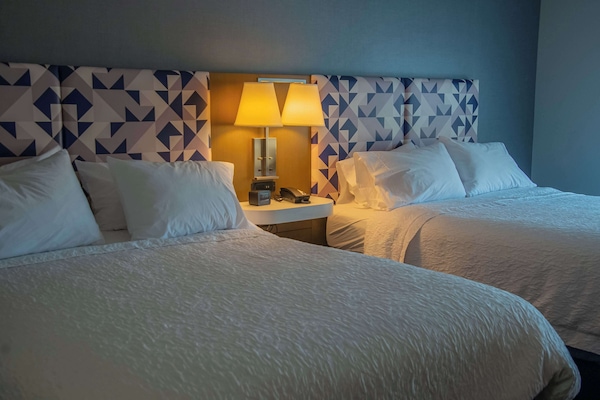 Caja de seguridad en la habitación y cortinas blackout