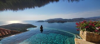 Luxury Home with Breathtaking Views in Zihuatanejo