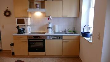 Kühlschrank, Mikrowelle, Ofen, Geschirrspüler