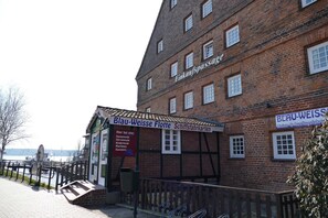 Unclassified image, 4 of 13, button