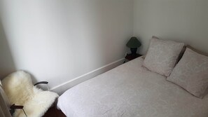 1 habitación, escritorio, tabla de planchar con plancha y wifi gratis 
