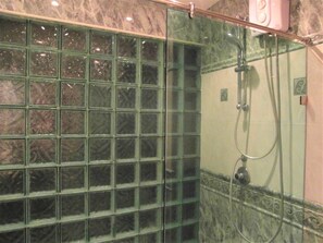 Apartment | Bathroom | Shower, towels - View Talay 2A, 5th Floor Studio Condo (Pattaya)
