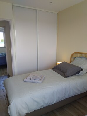 3 chambres, fer et planche à repasser, lit parapluie, Wi-Fi gratuit