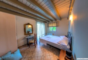 5 chambres, fer et planche à repasser, Wi-Fi gratuit, draps fournis