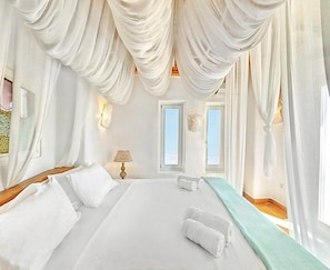6 bedrooms, in-room safe, iron/ironing board, internet