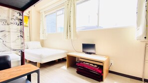 3 bedrooms, desk, iron/ironing board, free WiFi