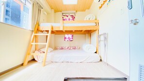 3 bedrooms, desk, iron/ironing board, free WiFi