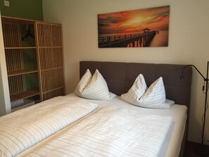 2 bedrooms, iron/ironing board, free WiFi, bed sheets